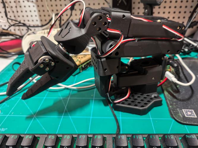 Steering Gear Linear Interpolation Control Technique Solves The Problem Of Robotic Arm Not Walking Straight And Moving Smoothly